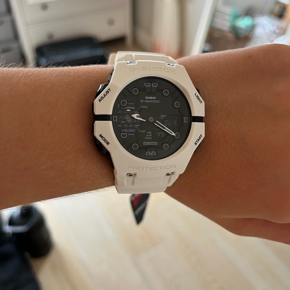 G-Shock White Smartwatch NWT - Picture 3 of 5